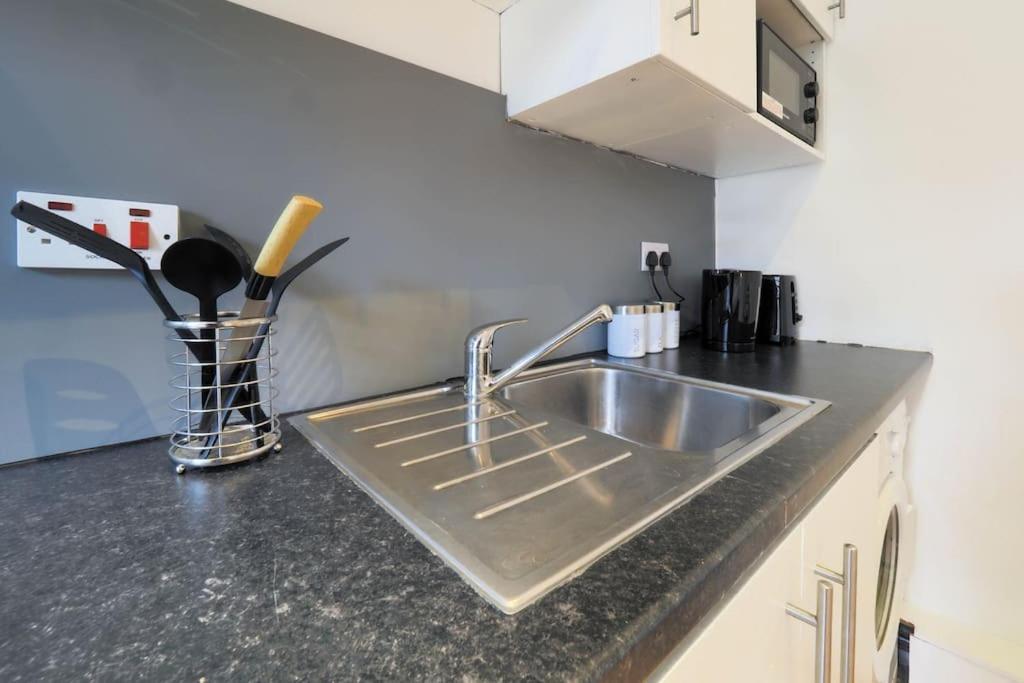 Appartamento S2 Full With Own Kitchen In Centre Of Kilburn *