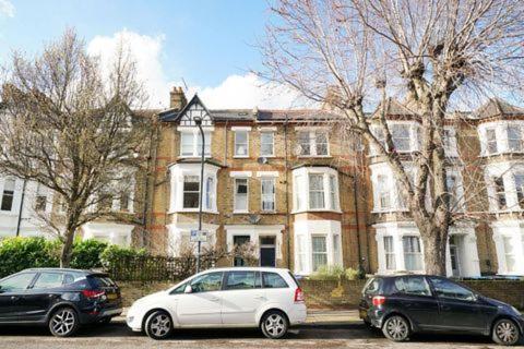 S2 Full With Own Kitchen In Centre Of Kilburn * Londra